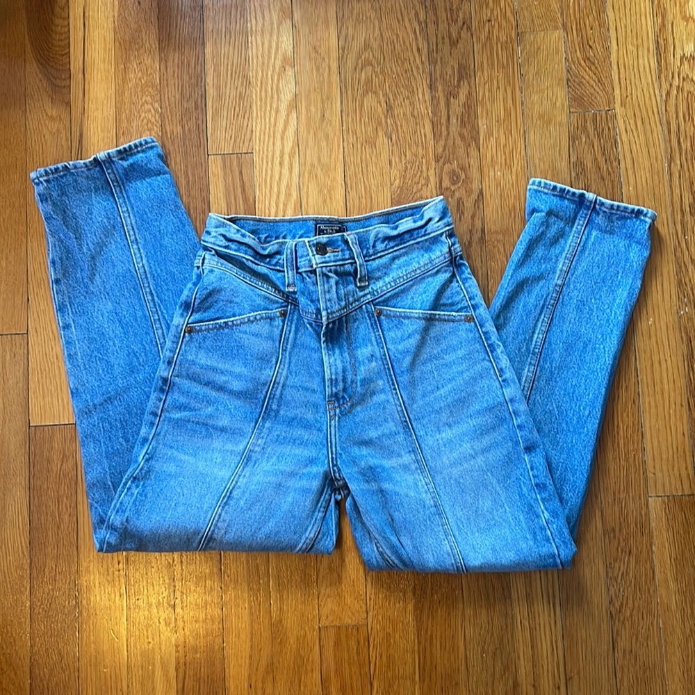 Abercrombie Ultra High Rise Relaxed Mom Jeans